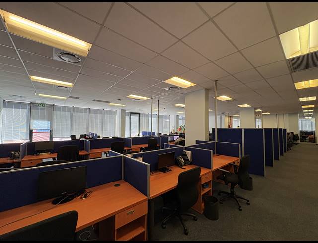 1,587M² OFFICE TO LET IN WOODSTOCK